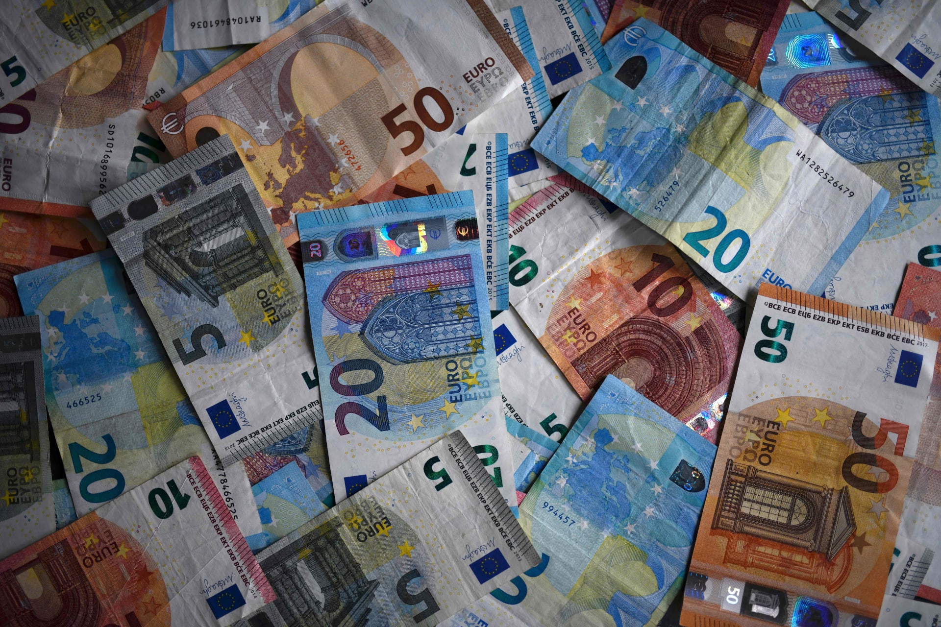 سعر اليورو أمام الجنيه المصري اليوم الإثنين 30 ديسمبر في البنوك.. تحديثات السوق 2 160050 1