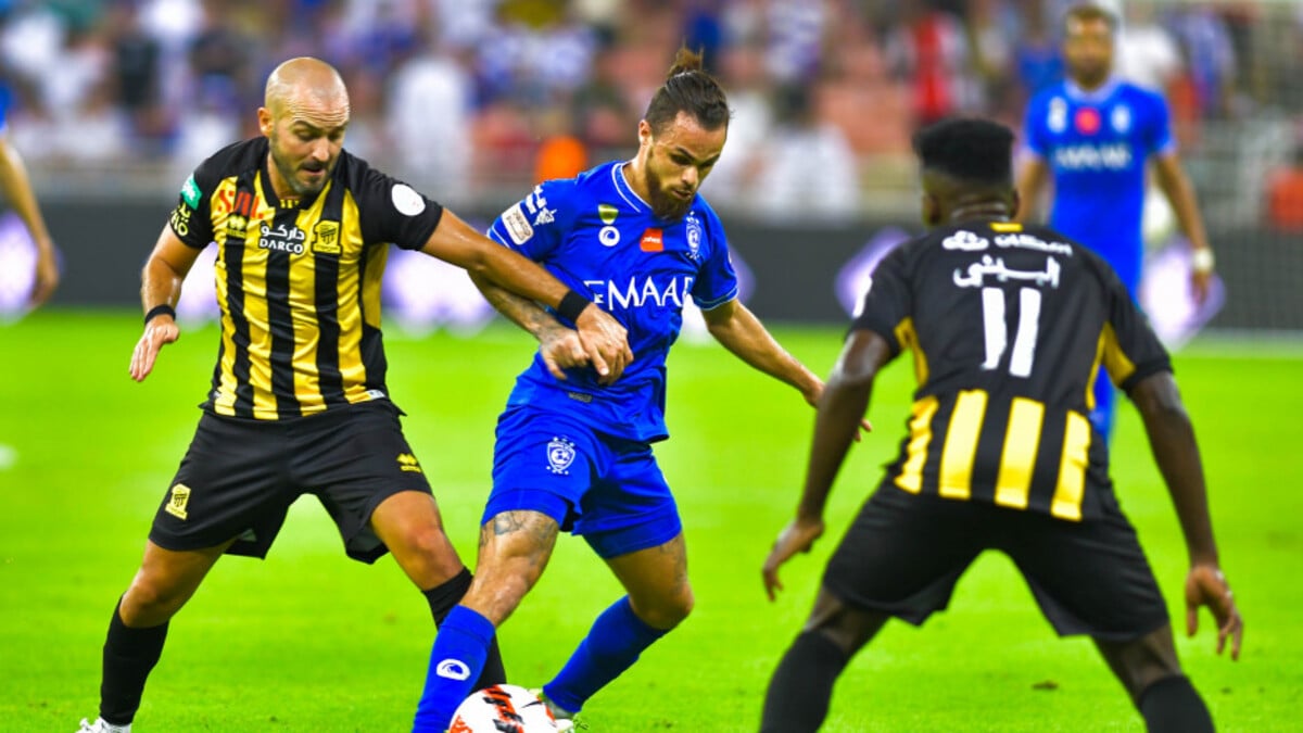 ميشايل وأندريه فيليبي وعبد العزيز البيشي الاتحاد والهلال1653409786